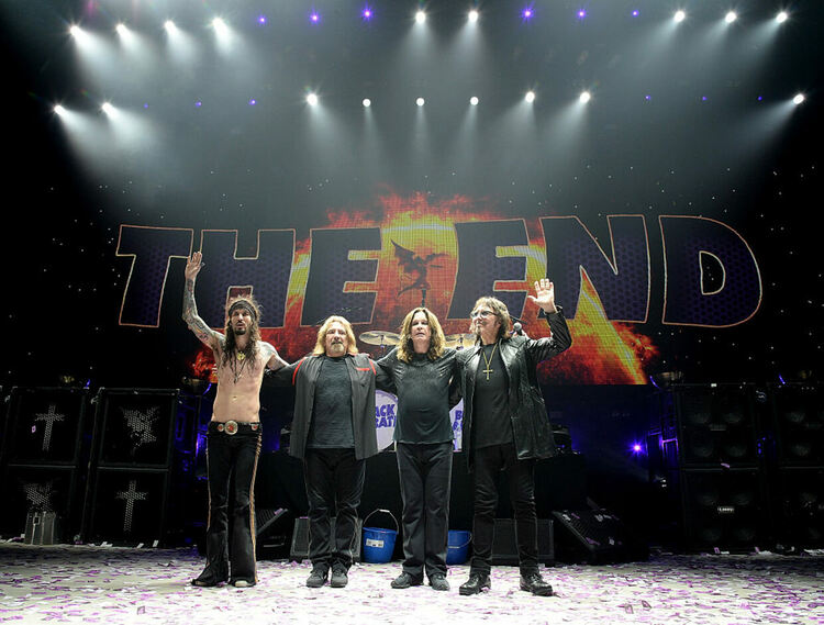 Първата официална книга за Black Sabbath излиза през октомври