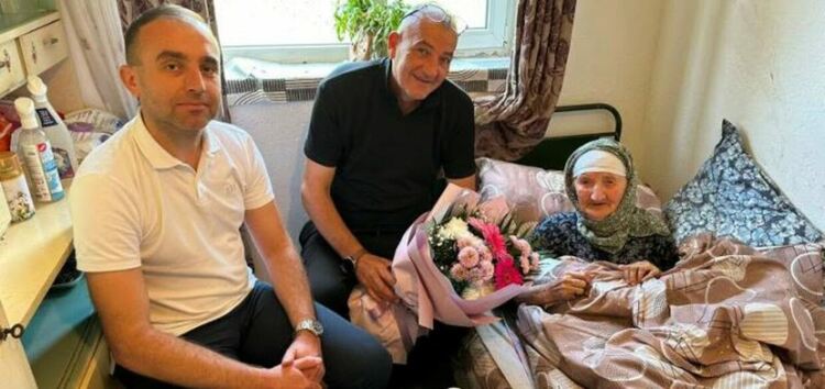 100-годишната баба Шерифе още твори с ръцете си – плете терлички и радва близките си