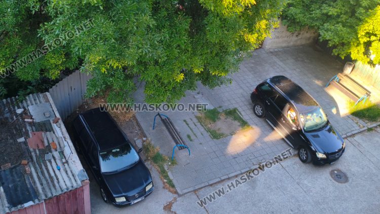 Бетонният оазис на детството или как детска площадка стана паркинг 