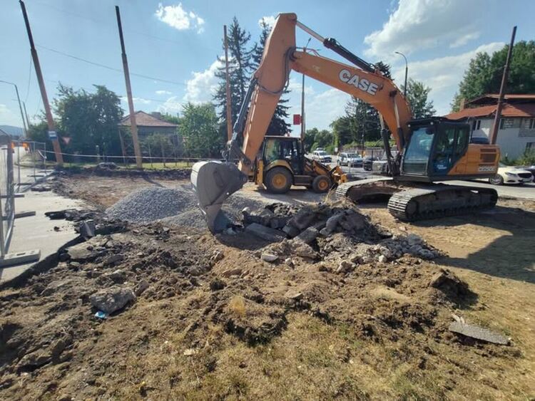 Временна организация на движението заради изграждане на кръстовище с кръгово движение в кв. „Църква“