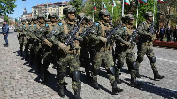 Радев иска военна подготовка в училище, щял да учи децата на родолюбие