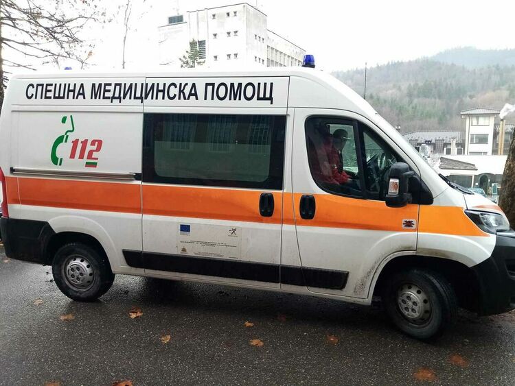 20-годишен моторист е с опасност за живота след удар в подпорна стена в Мадан