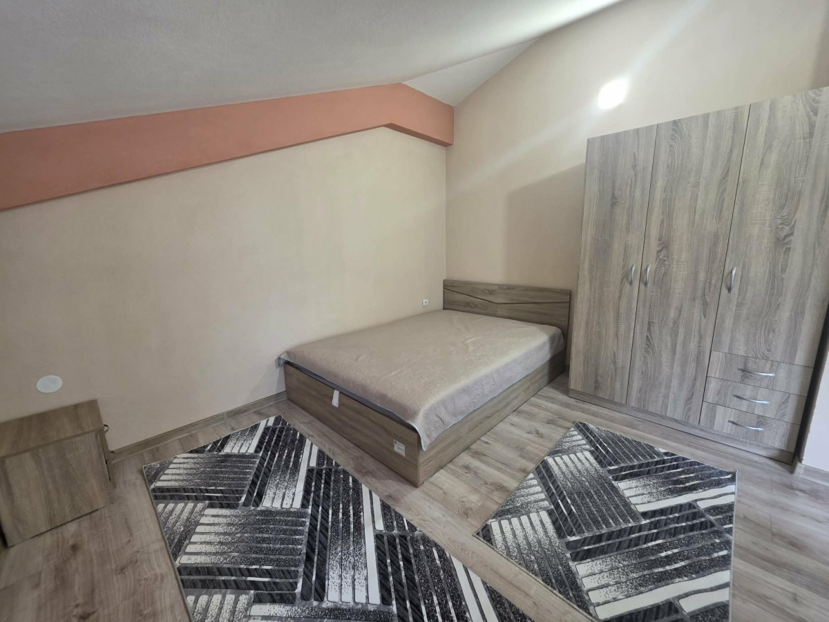 Просторен апартамент с три спални в кв.Каменни,гр. Хасково
